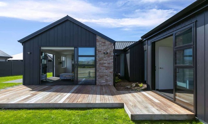 Wharewaka Casa | Holiday Pavilion in Taupo, modern new home in Wharewaka short walk to the lake