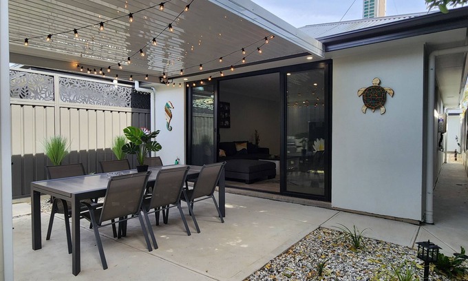 Adelaide Casa | Holiday @ the Beach + Spa Bath. King Bed Master with TV & ensuite