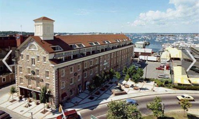 Historic Hill Casa | Holiday time in Newport, RI is a beautiful time!