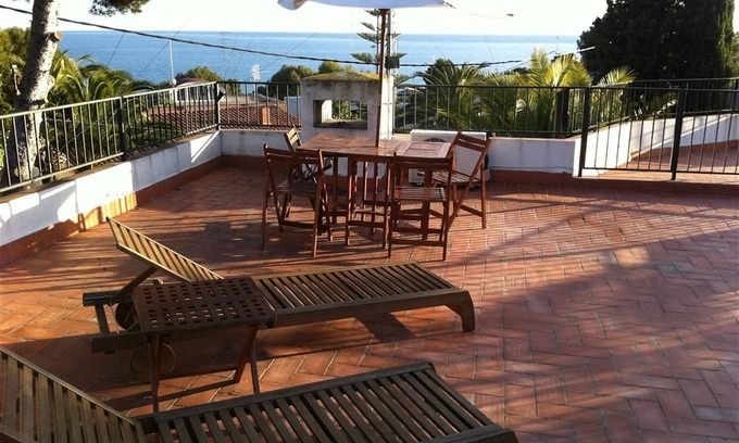 Tarragona Villa | Villa de vacaciones en Tarragona con terraza descubierta, jardín y Wi-Fi