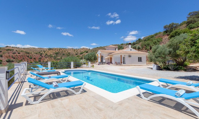Almogia Villa | Villa 'Villa Meretseger' con vistas a la montaña, piscina, terrazas y Wi-Fi