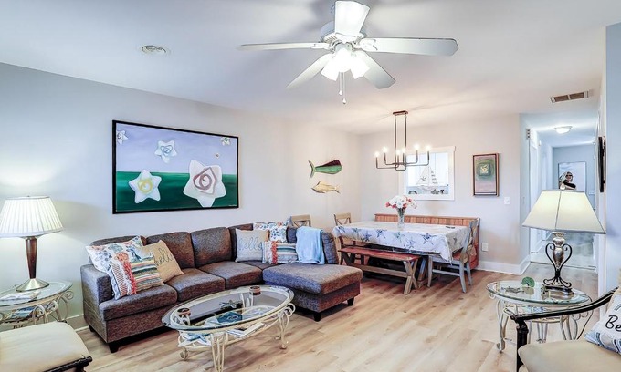 Wilmington Beach Casa | Holiday Zen