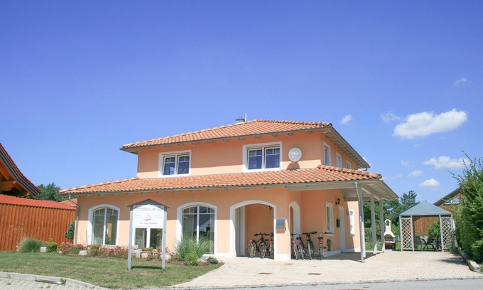 Wackersdorf Condominio | Holidays at the lake in Bavaria with a sandy beach, your own pedal boat and SUP board