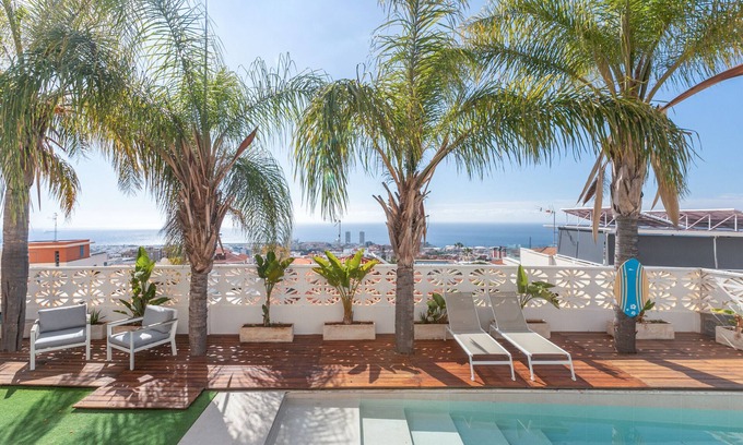 Santa Cruz de Tenerife Apartamento | Vacaciones 'Valencia' con vistas al mar, piscina privada y Wi-Fi