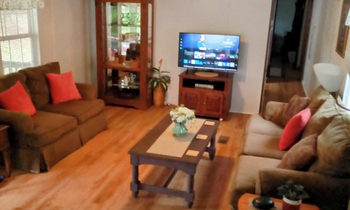 Franklin Casa | "Holland Hills" offers a clean, quiet, comfortable stay. Paved access. Nice area
