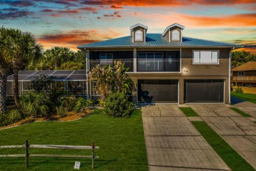 Woods N Waters Casa | Holland Huis in Crystal River Canal Home w Pool on Fort Island Trail