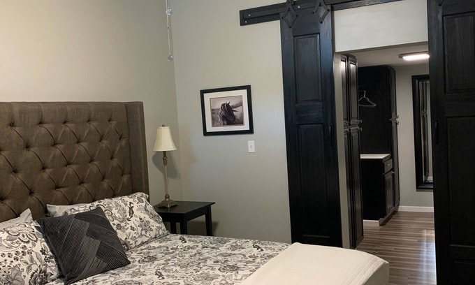 Vicksburg Apartamento | Holley Rentals 1 bedroom sleeps 4