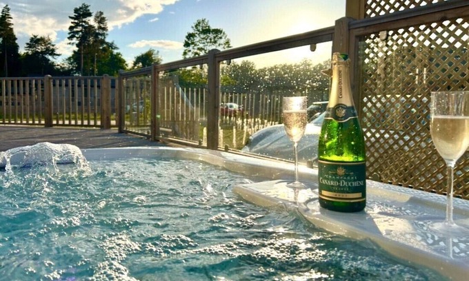 Ryther Apartamento | Lodge-De Lujo-Baño con ducha-Vista al campo-Lodge with Hot Tub
