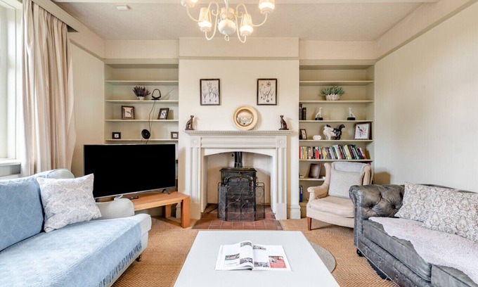 Lincoln Casa | Holly Farm - Five Bedroom House, Sleeps 10