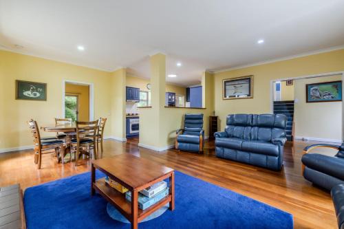 Emu Point Casa | Holly's Beach House by the BnB Collection