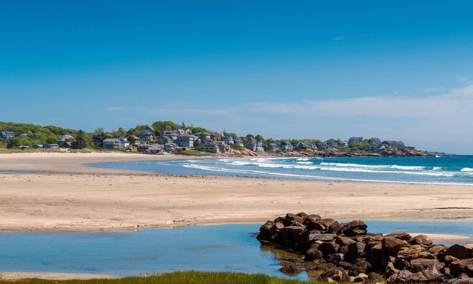 Marblehead Casa | Hollyhock House