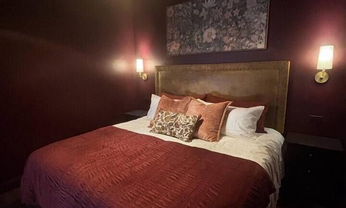 Downtown Louisville Apartamento | Hollyhock Suite 508: 2 beds/1 bath