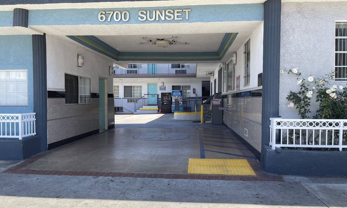 Hollywood Hotel | Hollywood Guest Inn