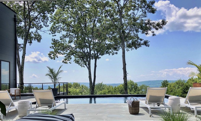 Hillsdale Casa | Aturdidor moderno, impresionantes vistas a la piscina