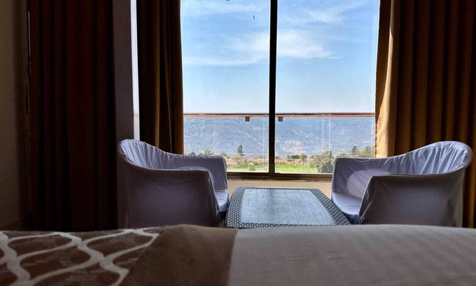 Panchgani Hotel | Hollywood Palace Resort