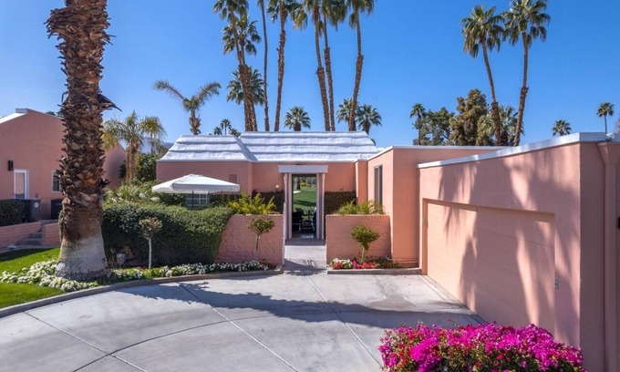 Palm Desert Complejo | Estilo Hollywood Regency con impresionantes vistas