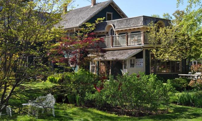 Summerside Casa | Holman's Heritage Suites
