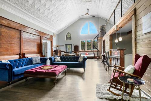 Sturgeon Bay Casa | Holy Smokes, what a stay! Spacious church convert