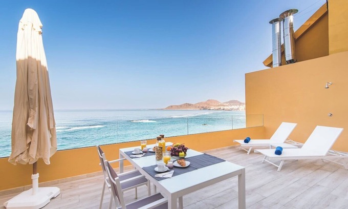 Las Palmas de Gran Canaria Apartamento | Home2Book Design Sea Front Las Canteras1 Beach