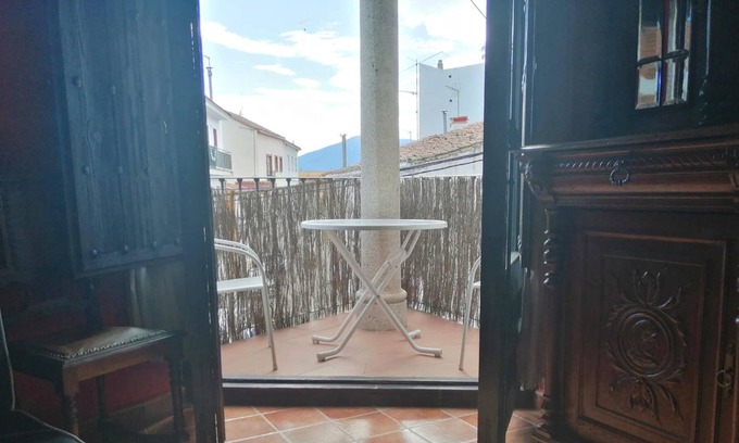 San Martín de Valdeiglesias Apartamento | Homerez - Apartamento para 5 pers. con terraza en San Martín de Valdeiglesias