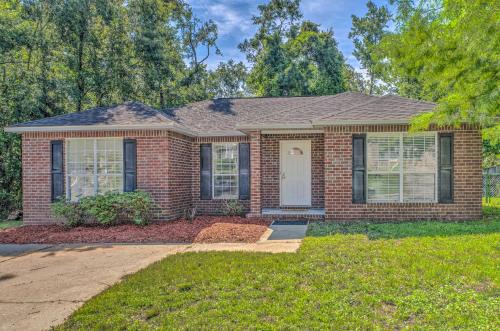 North Northwest Pensacola Casa | Home 10 Mi to Downtown Pensacola Pets Welcome!