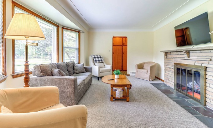 Southfield Casa | Home ~ 17 Mi to Detroit w/ Patio & Grill!