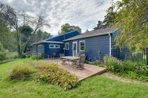 Golden Valley Casa | Home 8 Mi to Dtwn Minneapolis! Pet-Friendly Yard