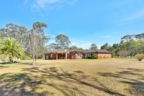 Lovedale Casa | Home Among the Gum Trees - Lovedale. Central to wineries and wedding venues