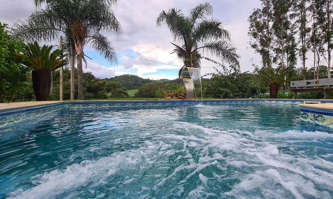 Caiocara Casa | En el centro de la ciudad. Condominio con piscina y naturaleza