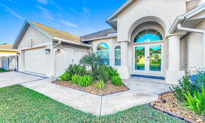 Port Saint Lucie Casa | Home Away From Home w/ Private Heated Pool, Game room and quiet place to relax!