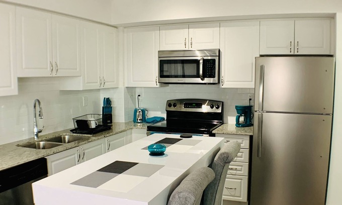 Pickering Condominio | Home Away From Home