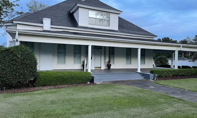 Blakely Casa | Home away from home Classic 4BR 2.5BR