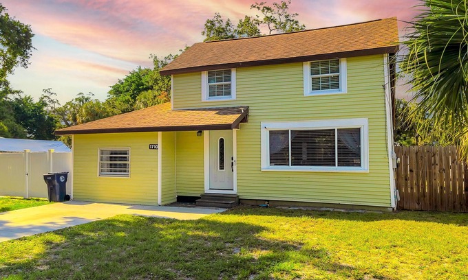 Palmetto Casa | Home Away from Home: Cozy Two Story Beach Cottage