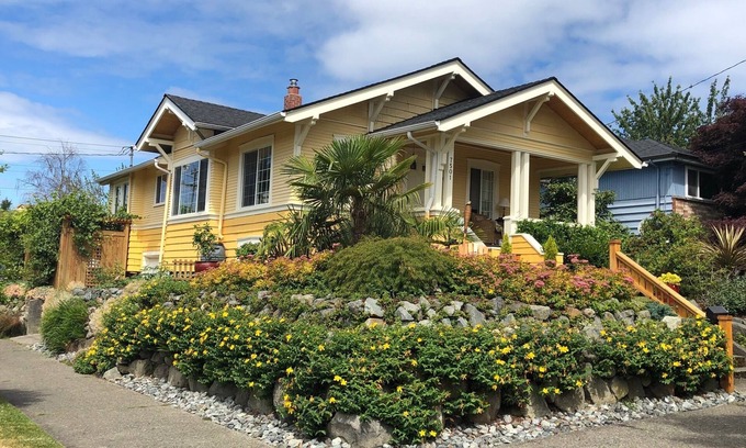 Loyal Heights Casa | Home Away From Home, Dogs Welcome, Low Fees