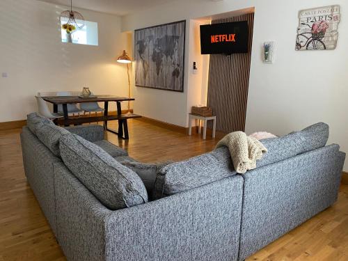 Cwmbrwla Casa | Home away from Home - Eaton house