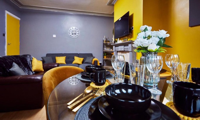 Beeston Casa | Home away from Home Entire 2 bedroom house