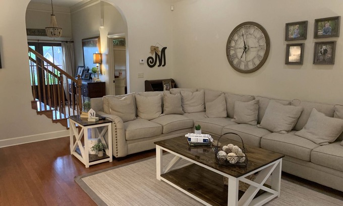 Northport Casa | Home away from home in quiet neighborhood