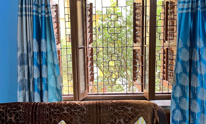 Phool Bagan Apartamento | Home away from Home in a city with Garden View. Experience the magic yourself