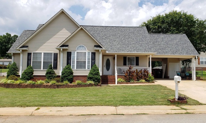 Lyman Casa | Home Away from Home - Monthly Rental near Downtown Greer, GSP Airport, BMW