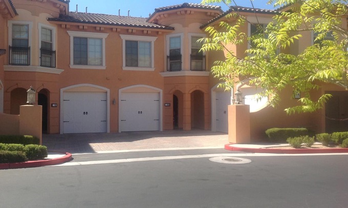 Lake Las Vegas Villa | ¡Hogar lejos del hogar! (¡La tranquilidad te rodea!)