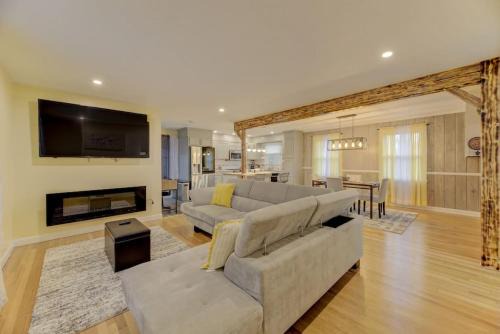Eau Claire Casa | Home Away From Home
