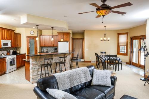 Sturgeon Bay Casa | Home Away from Home by Simple Life Rentals
