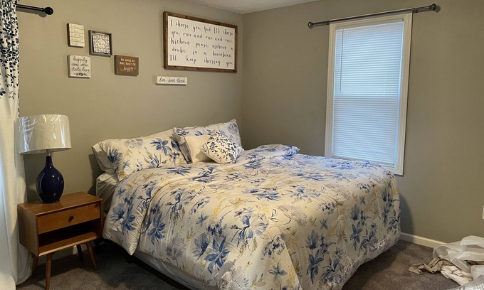 Cleveland Casa | Home away from Home ( We are available for Out of Town Guests Only)