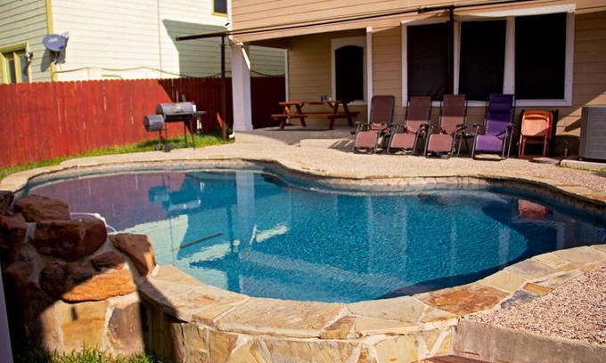 West San Antonio Casa | Home Away From Home (w/Pool)