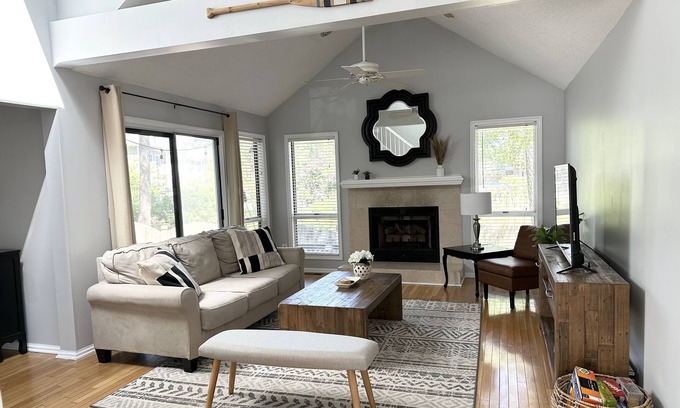 Dam Neck Casa | Home Blocks away from Beach!