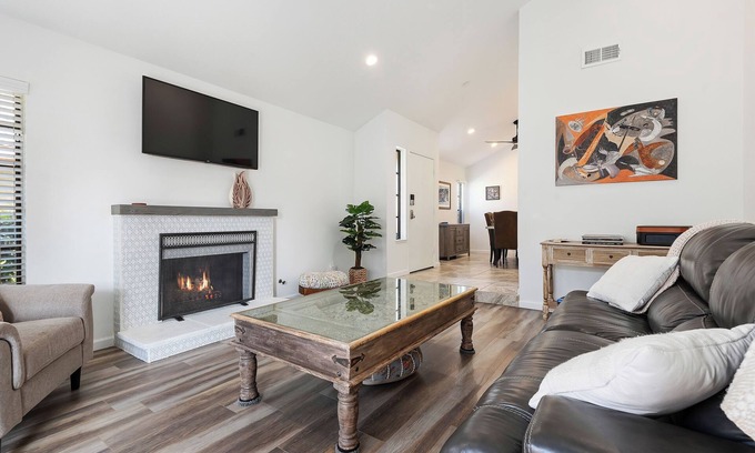 Sea View Estates Condominio | Quiet 2-bedroom near the beach, walk to everything