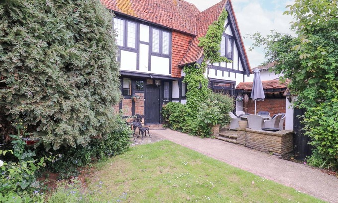 Clacton-on-Sea Cabaña | HOME BY THE SEA, pet friendly, with open fire in Clacton-On-Sea