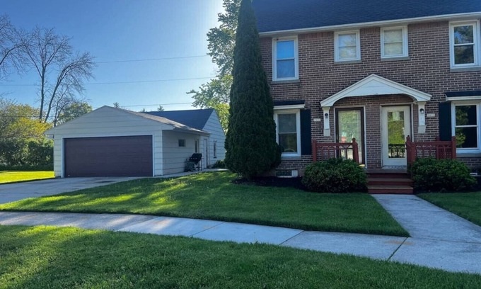 Sheboygan Casa | 533) home + community playground + park access