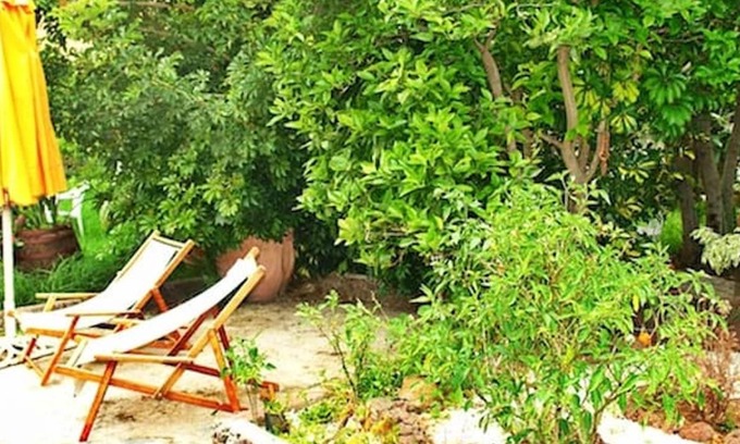 Valle de Guerra Casa | Homerez - House 10 km away from the beach for 2 ppl. with shared pool and garden