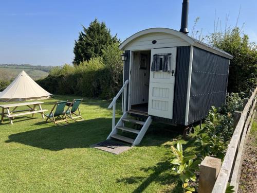 Lacey Green Otro | Home Farm Shepherds Hut with Firepit and Wood Burning Stove